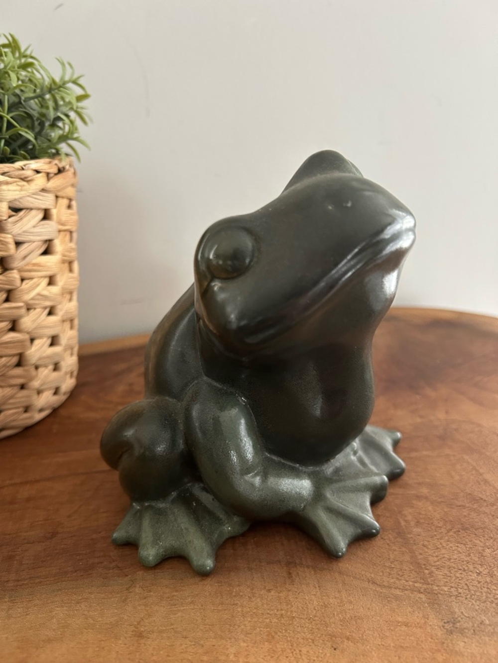 Decorative indoor Outdoor Green Ceramic Frog Figurine